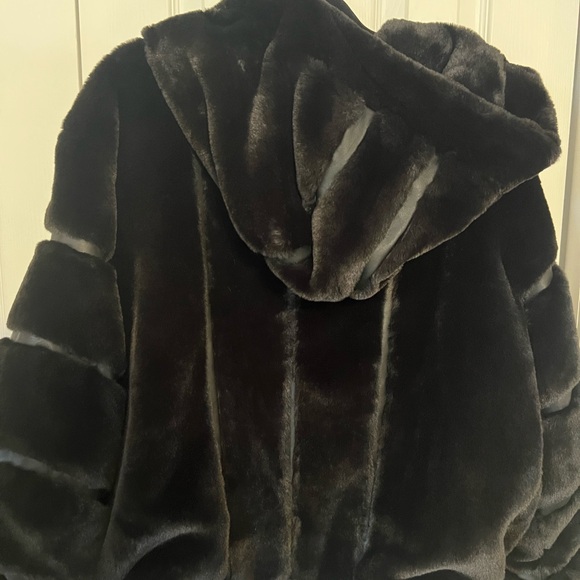 ALO Yoga Black Teddy Jacket - Picture 6 of 7